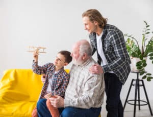 6 cara membantu orang tua anda yang sudah lanjut usia untuk pindah